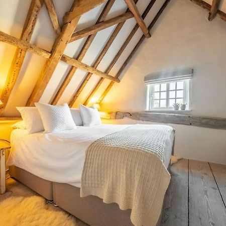 Beekeeper'S Cottage Фейкенем Екстер'єр фото